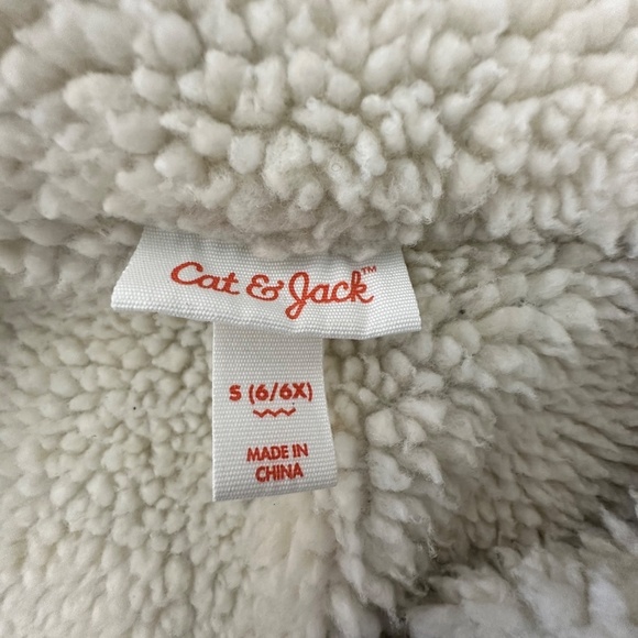 Cat & Jack Kids Sherpa Denim Jacket/Jean Jacket in Small - Picture 3 of 5